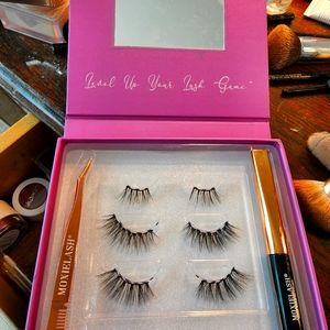 Moxie eyelashes with magnetic eyeliner